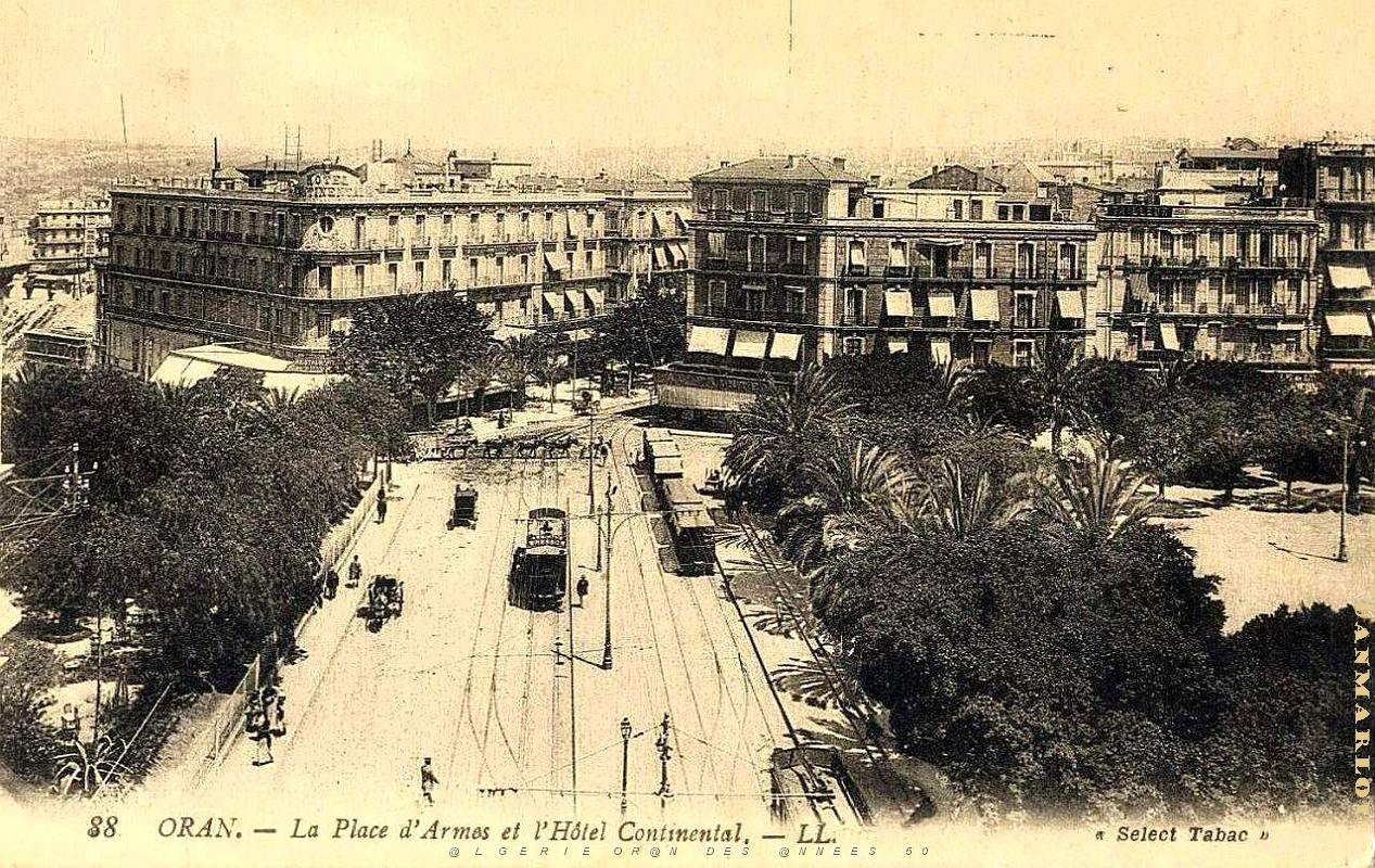 PA c- 003- Place d'Armes- trams et autobus.JPG